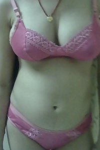 Porn Pics Busty Indian Girl Praveena Posing Nude