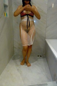 Porn Pics Lusty Indian Housewife Mona Nude Bath Pics