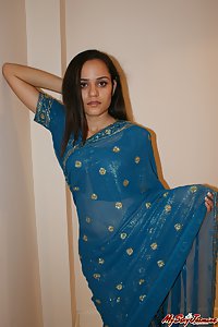 Indian babe jasmine in traditional saree showing off