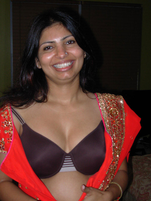 Nangi Indian Desi Aunty Nude Photo Naked Big Boobs Image Porn 2