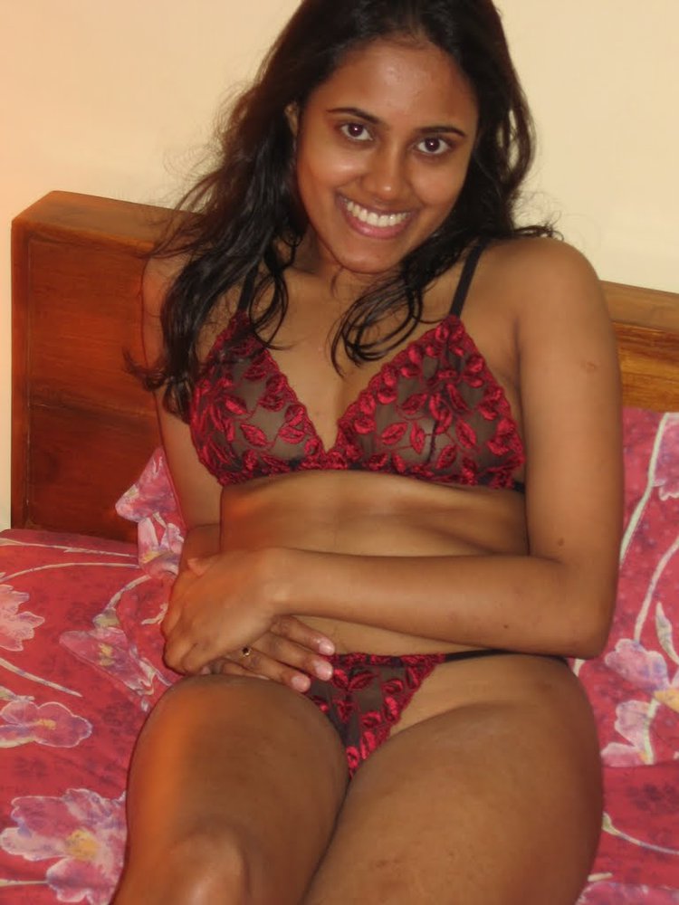 Group of sexy Pakistani College girls Naked - Indian Porn Photos