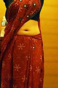 Porn Pics Sexy Indian Bhabhi Showing Her Hot Figure