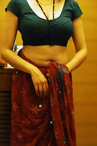 Porn Pics Sexy Indian Bhabhi Showing Her Hot Figure