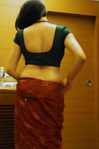 Porn Pics Sexy Indian Bhabhi Showing Her Hot Figure