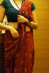 Porn Pics Sexy Indian Bhabhi Showing Her Hot Figure