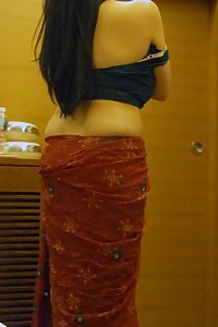 Porn Pics Sexy Indian Bhabhi Showing Her Hot Figure