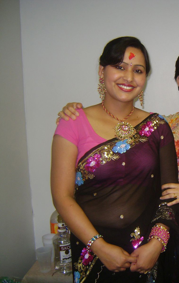 Hot sexy Indian housewife posing - Indian Porn Photos