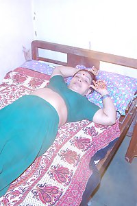 Mature Indian Amateur Aunty Sihanda Laying Nude On Bed