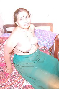Mature Indian Amateur Aunty Sihanda Laying Nude On Bed