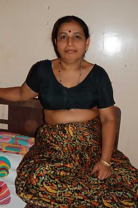 Mature Indian Amateur Aunty Sihanda Laying Nude On Bed