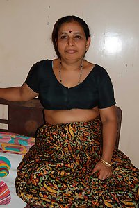 Mature Indian Amateur Aunty Sihanda Laying Nude On Bed