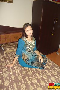 Pregnant Indian Wife Sonia XXX Porn Pictures