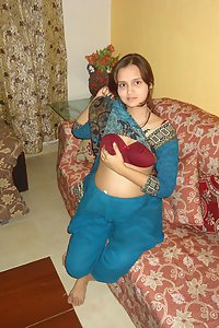 Pregnant Indian Wife Sonia XXX Porn Pictures