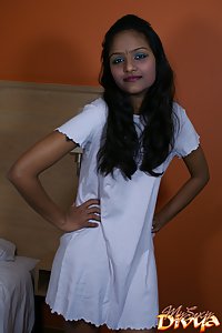 Hot sexy Indian babe divya in her night suit