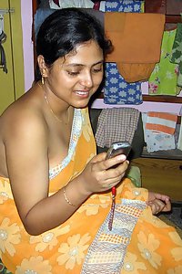 Amateur Indian Aunty Neha Sitting Nude At Home