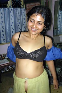 Amateur Indian Aunty Neha Sitting Nude At Home