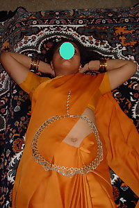 Porn Pics Mature Indian Bhabhi Orange Saree Stripped Naked