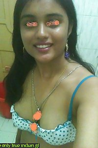Hot Indian babe showing off