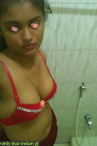 Hot Indian babe showing off