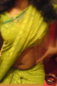 Porn Pics Lusty Indian Wife Roja Getting Naked