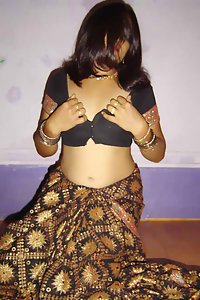 Porn Pics Sexy Indian Bhabhi Rani Saree Stripped Nude