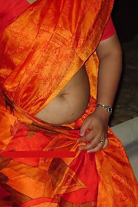 Busty Amateur Indian Aunty Seeta To Show Her Big Melons