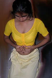 Porn Pics Indian Bhabhi Ranjana In Saree Teasing Naked