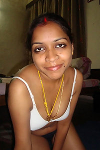 Porn Pics Desi Indian Bhabhi Sitting Nude At Home