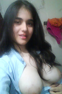 Porn Pics Sexy Indian Babe Exposing Her Milky Boobs