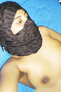 Porn Pics Indian Girl Madiha Showing Her Boobs