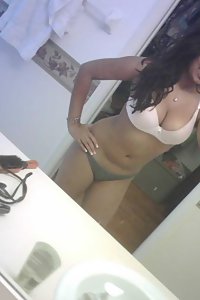 Porn Pics Busty Babe Karina Posing Hot On Camera
