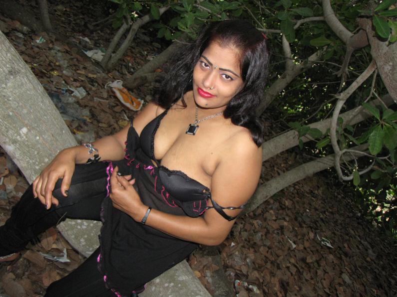 Sexy Indian Slut - Porn Pics Indian Slut Rajbala Desperate To Give Blowjob - Indian Porn Photos