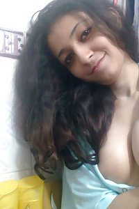 Juicy Indian girl showing juicy boobs