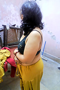 mumbai based Indian wife getting naked to have some rough sex