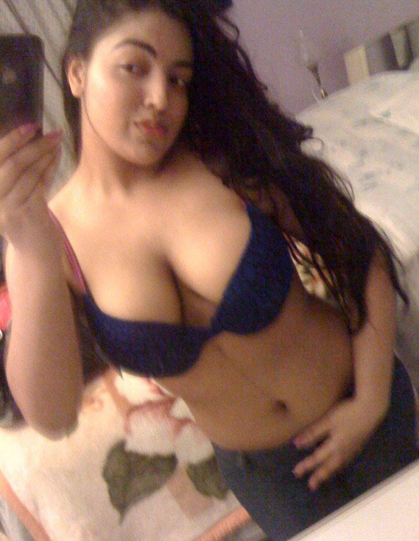 Desi girls showing boobs - Real Naked Girls