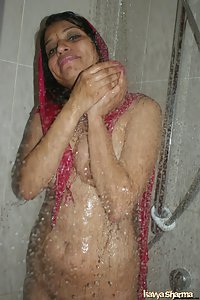 Indian Babe Kavya sharming in shower getting naught with her boyfriend