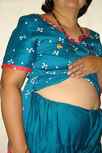 Mature Indian Juicy Aunty Laying Nude For Husband