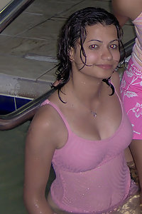 Hot and horny Pakistani girls showing off