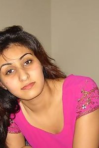 Juicy Pakistani Amateur Girl exposing