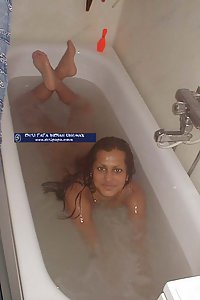 Porn Pics UK Based Indian Bhabhi Sharmeen Bathtub Naked