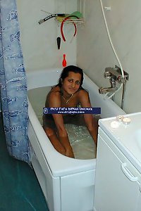 Porn Pics UK Based Indian Bhabhi Sharmeen Bathtub Naked