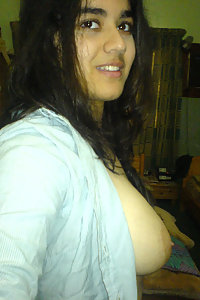 Sweet Indian girl shooting her own naked pics