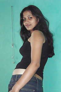 Porn Pics Horny Indian Girl Suhasini Posing Hot