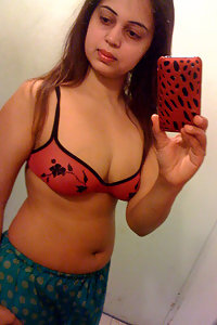 Porn Pics Cute Indian Babe Shahana In Pink Bikini