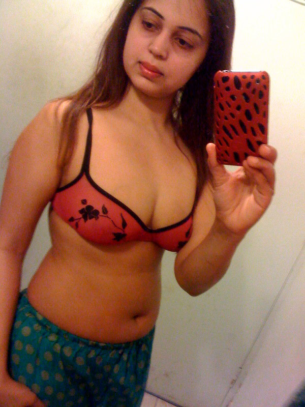 Indian Topless Bikini - Porn Pics Cute Indian Babe Shahana In Pink Bikini - Indian Porn Photos