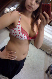 Porn Pics Cute Indian Babe Shahana In Pink Bikini