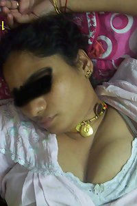 Indian Village Amateur Bhabhi Simran Naked Pics