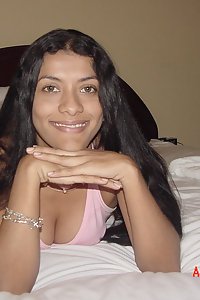 Porn Pics Indian Babe Veena Boob Exposed In Hotel