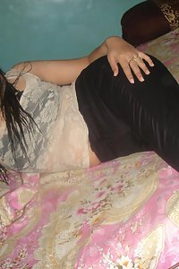 Porn Pics Lusty Indian Bhabhi Razia Saree Stripping Nude