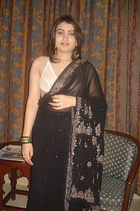 Porn Pics Lusty Indian Bhabhi Razia Saree Stripping Nude